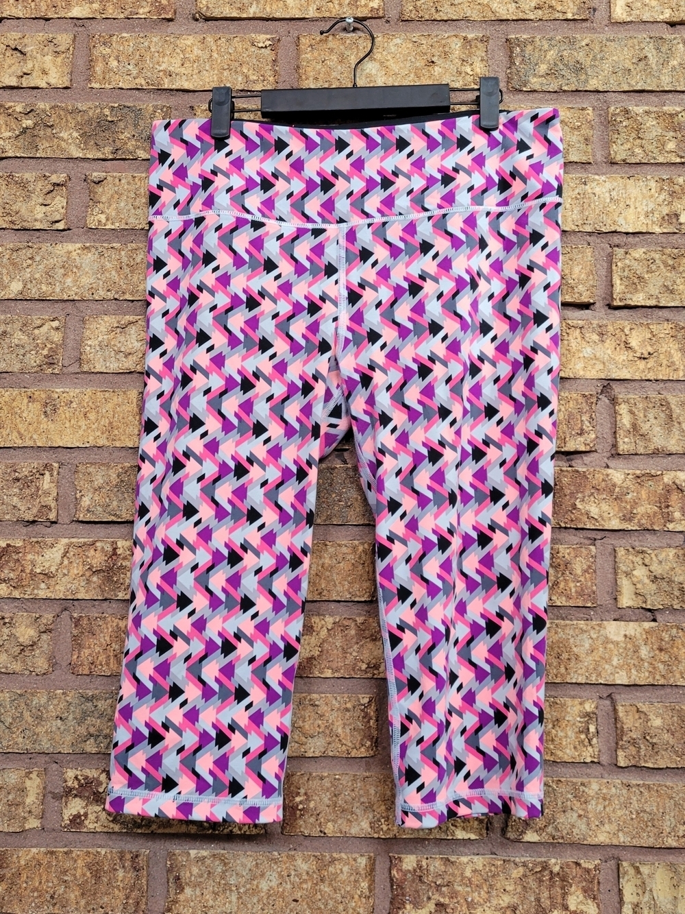 VSX Sport Geo-Print Capri Leggings Size Large